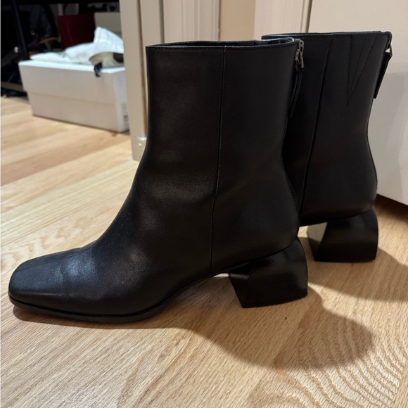 Linea Paolo Sage Square Toe
Bootie Size 8 - Picture 6 of 8